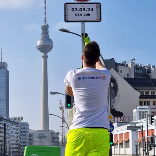 Halteverbot beantragen Berlin mit Schildern